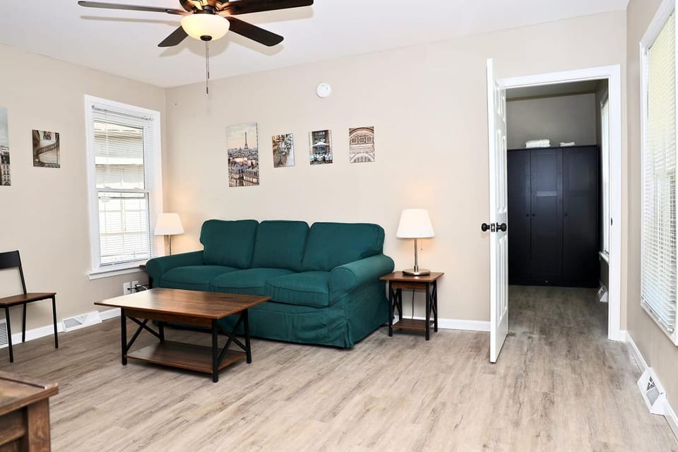 Lincoln, 1 Bedroom House near Xavier & Downtown House in Cincinnati