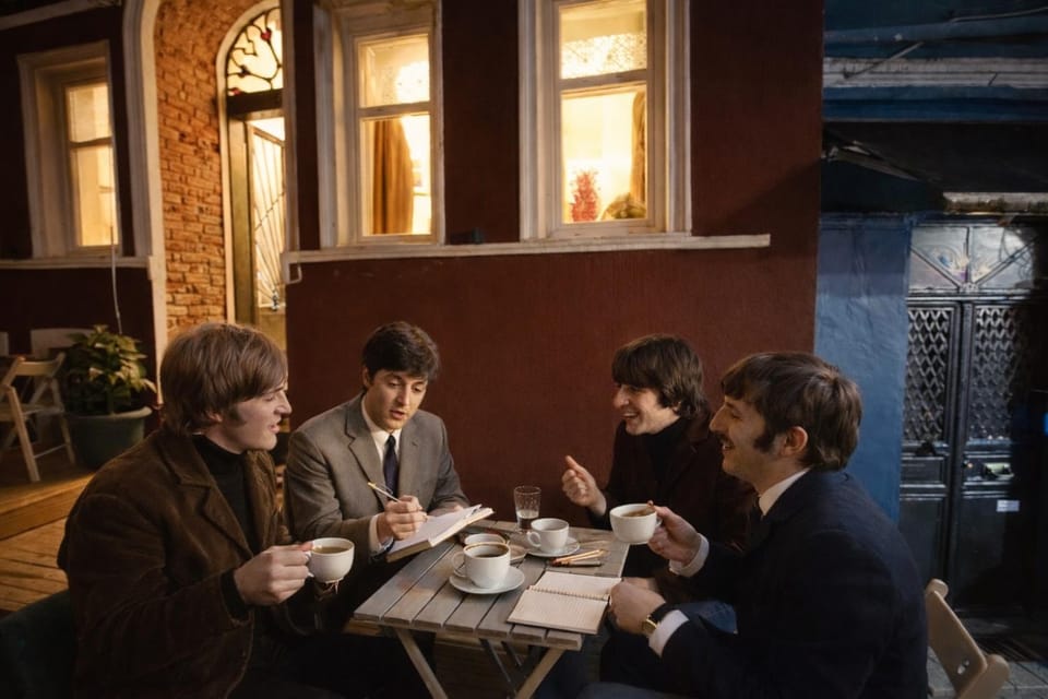 Restaurant/places to eat, Coffee/tea facilities, Drinks