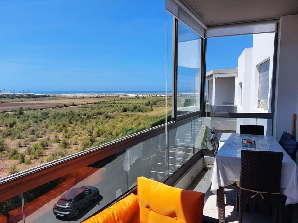 Natural landscape, View (from property/room), Balcony/Terrace, Dining area, Sea view