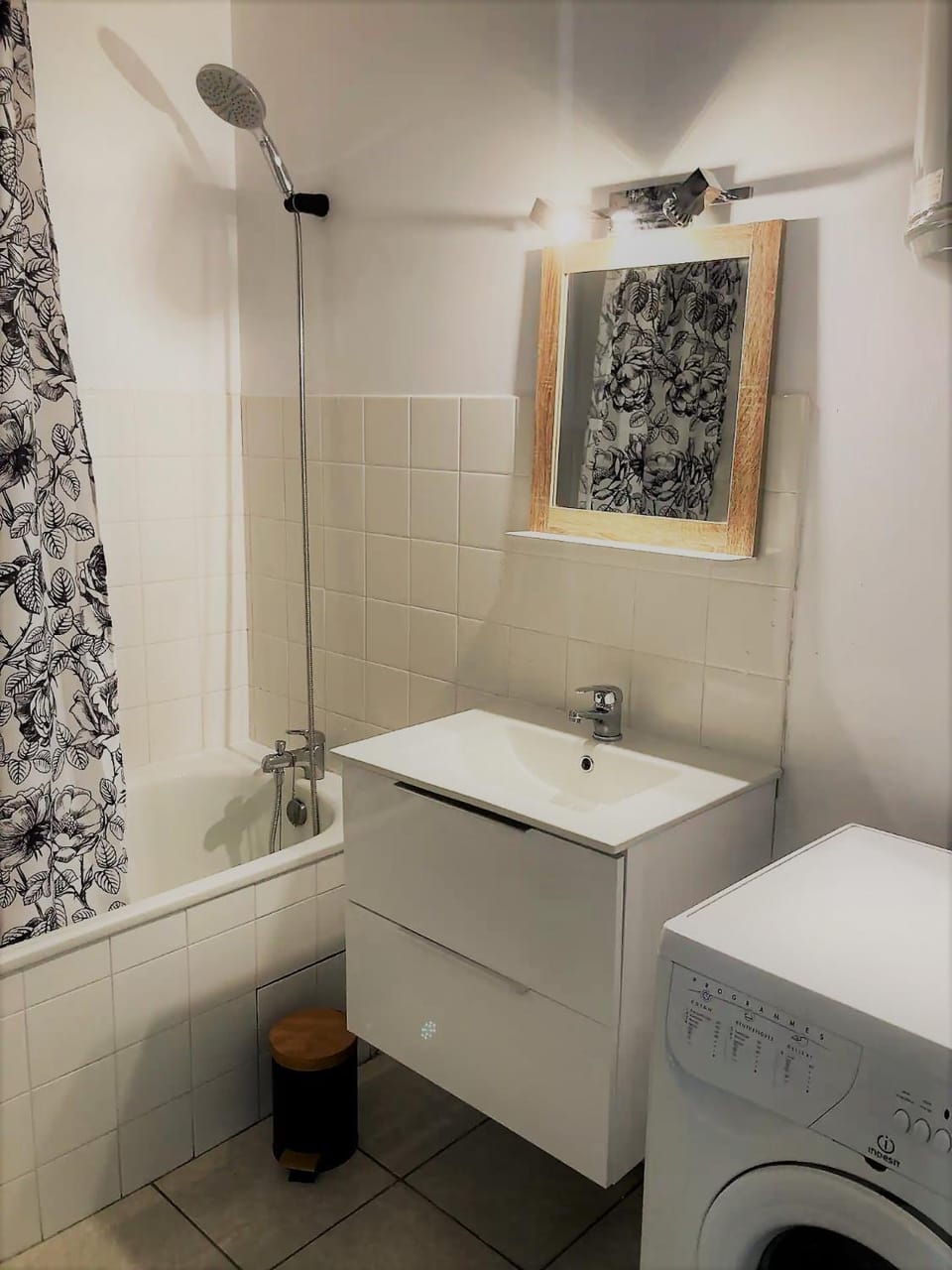 Bathroom, Bath, washing machine