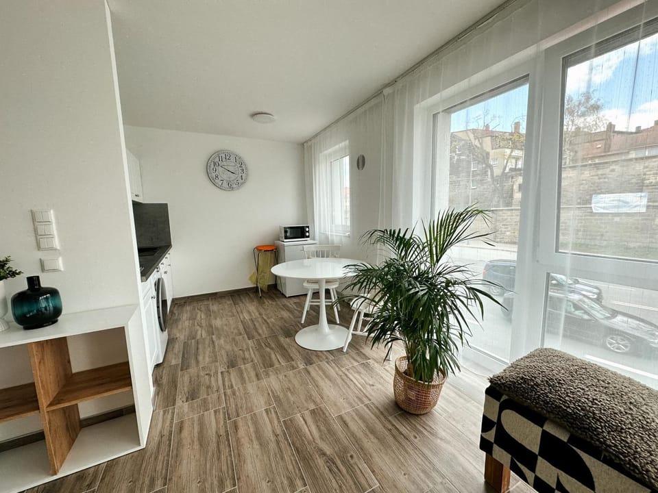 Dining area, minibar