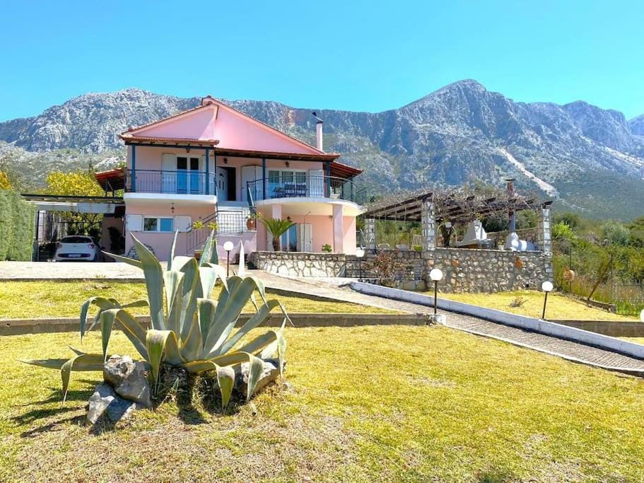 Property building, Natural landscape, Garden, Garden view, Mountain view