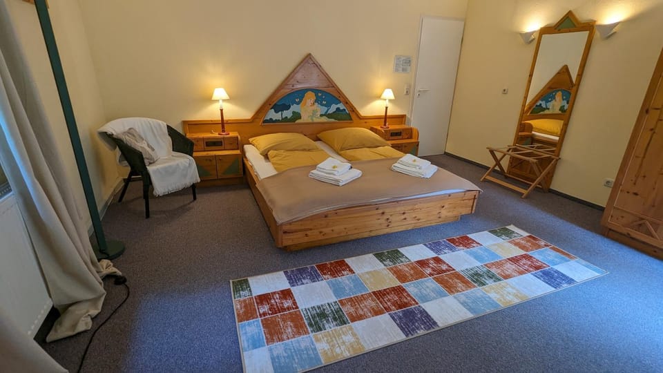 Bed, Photo of the whole room