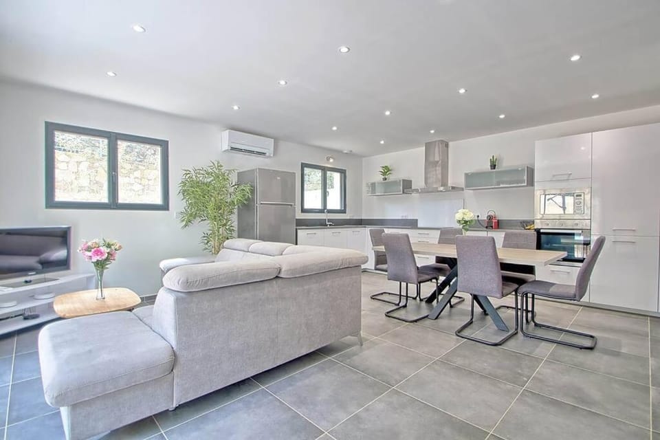 Maison / jardin à 5min de la mer House in French Riviera