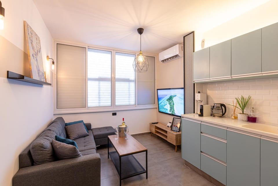 Kitchen or kitchenette, Living room