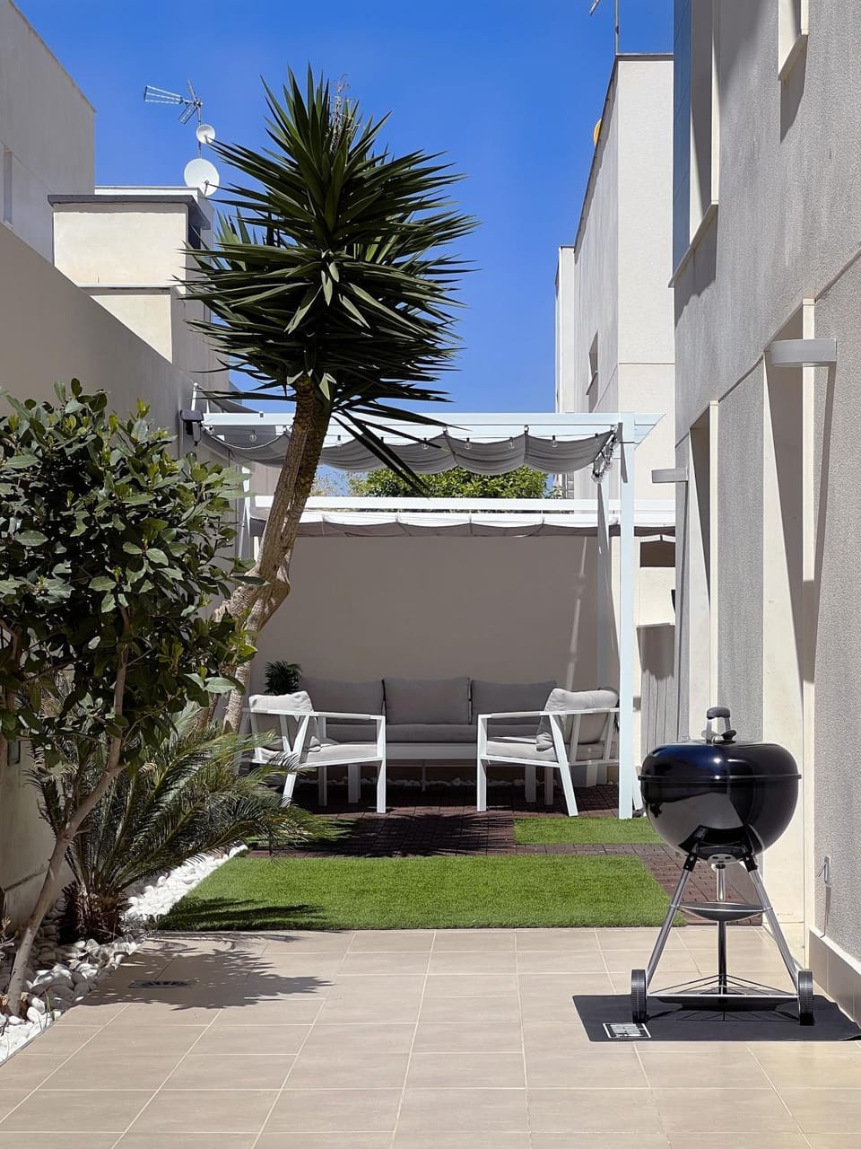 Balcony/Terrace, sunbed