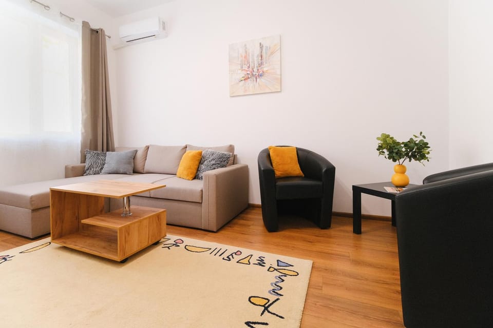 Living room, Seating area, air conditioner