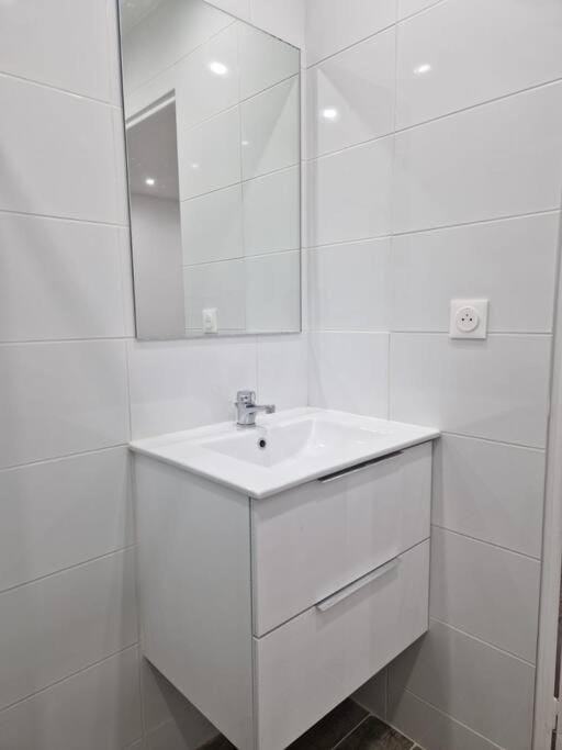 Joli studio calme contemporain CDG/PARC D'EXPO VILLEPINTE/PARIS Apartment in Île-de-France