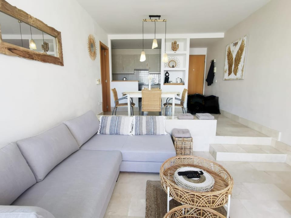 Kitchen or kitchenette, Living room, Seating area, Dining area, stove