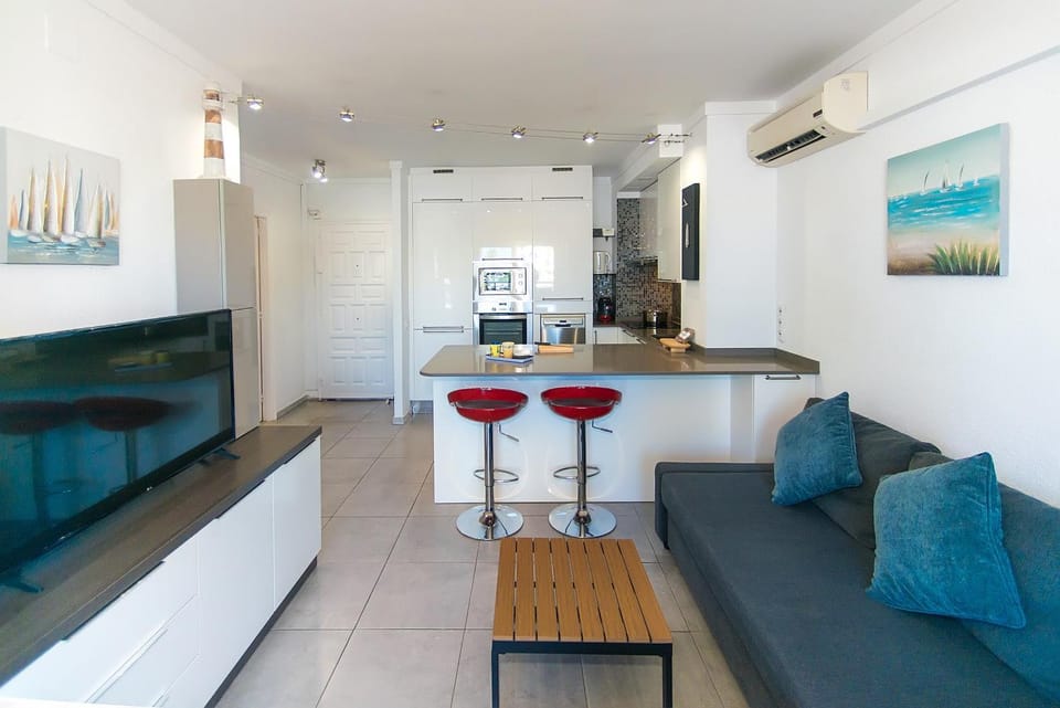 Kitchen or kitchenette, Seating area