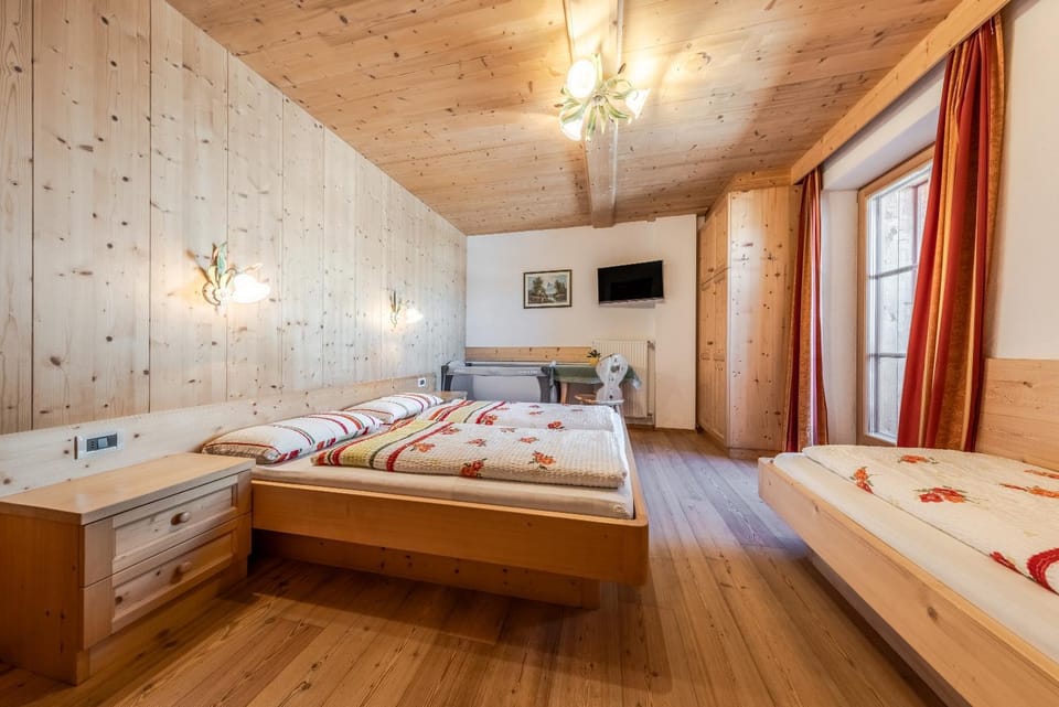 Tlisöra Speckstube Farm Stay in Trentino-South Tyrol
