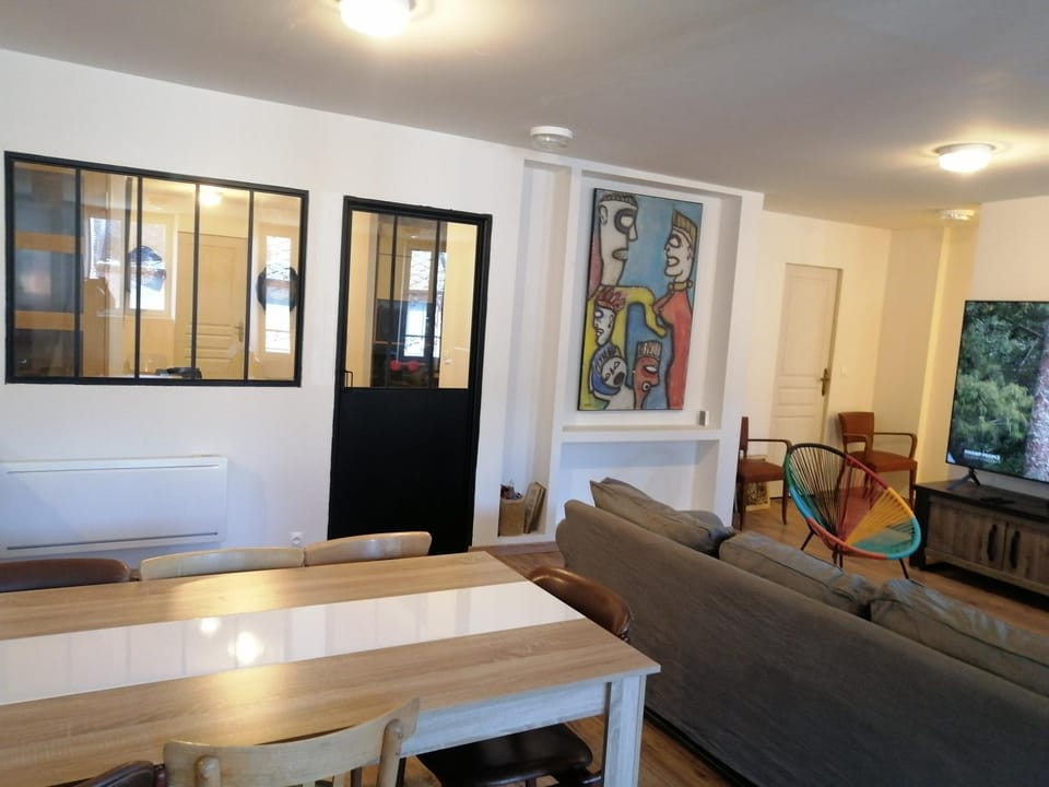 Living room, Dining area