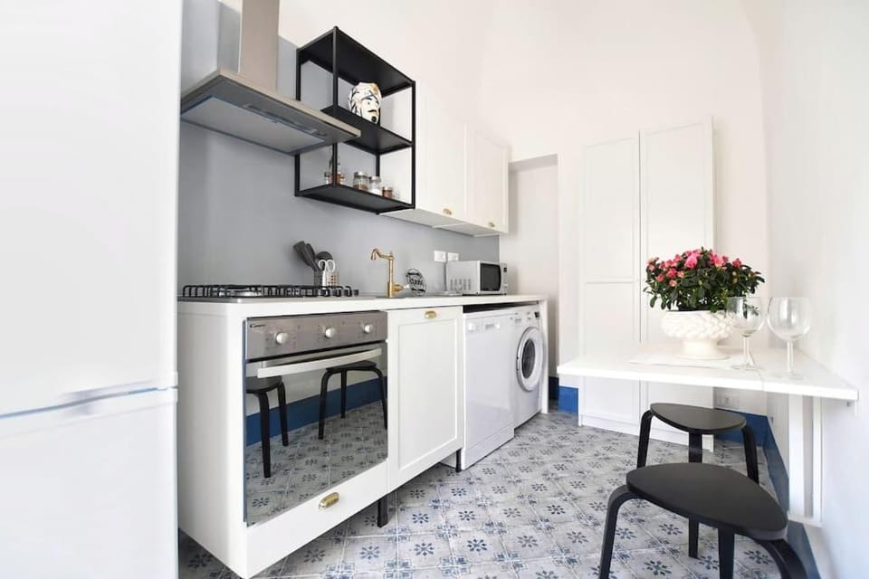 Kitchen or kitchenette, Dining area, dishwasher, minibar, pet friendly, stove