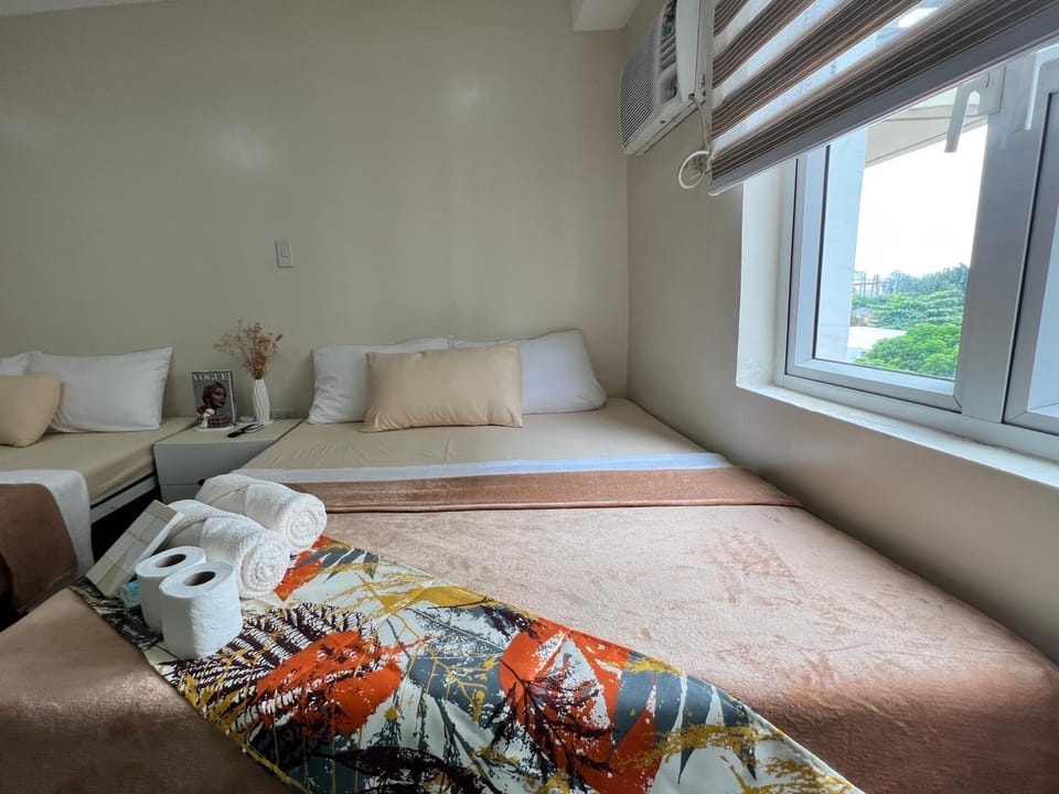 Bed, Bedroom, towels