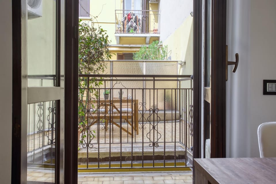 Patio, Dining area