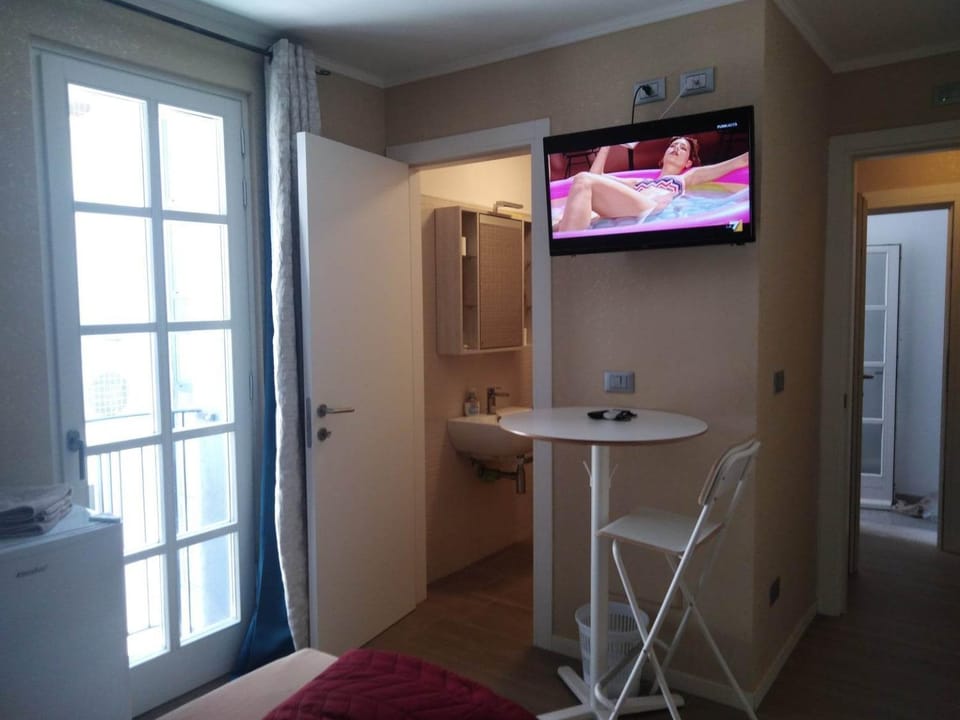 Bathroom, TV and multimedia