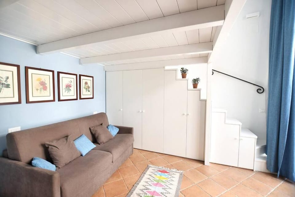 Seating area, wardrobe