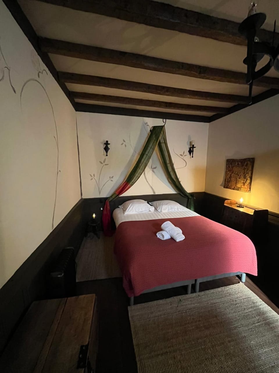 Bed, Photo of the whole room