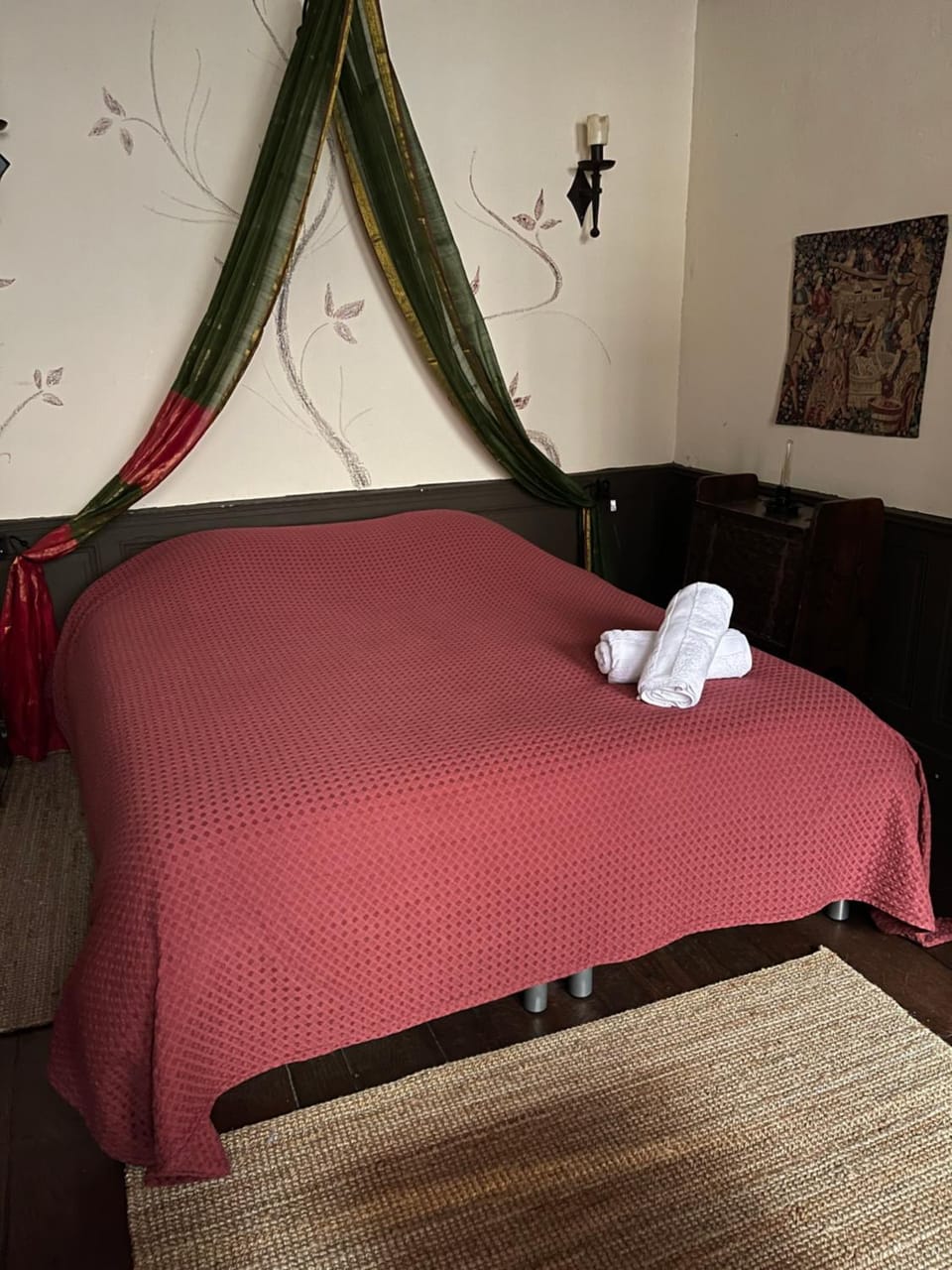 Bed, Bedroom, towels