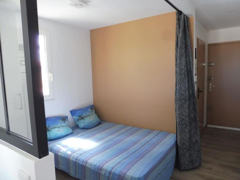 Bed, Photo of the whole room, Bedroom, wardrobe