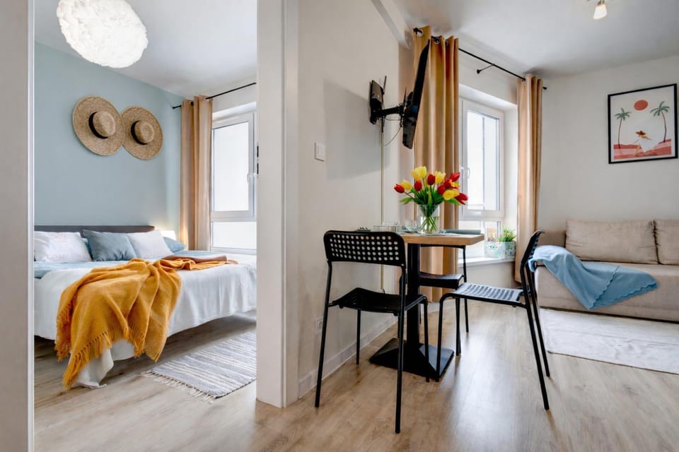 Bed, View (from property/room), Kitchen or kitchenette, Photo of the whole room, Dining area, Bedroom