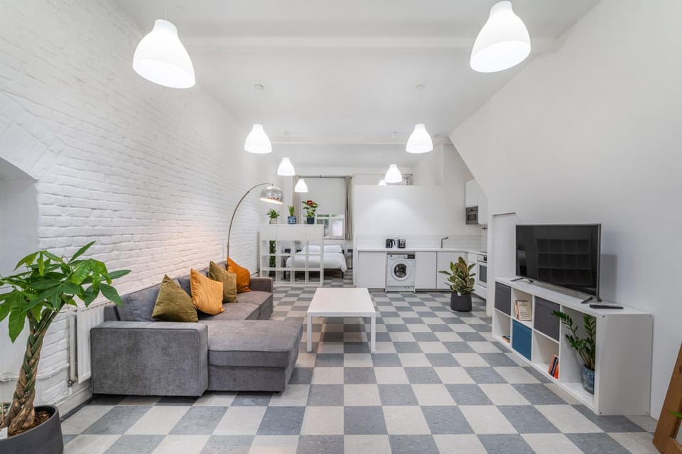 Communal lounge/ TV room, TV and multimedia, Living room, Seating area, Evening entertainment