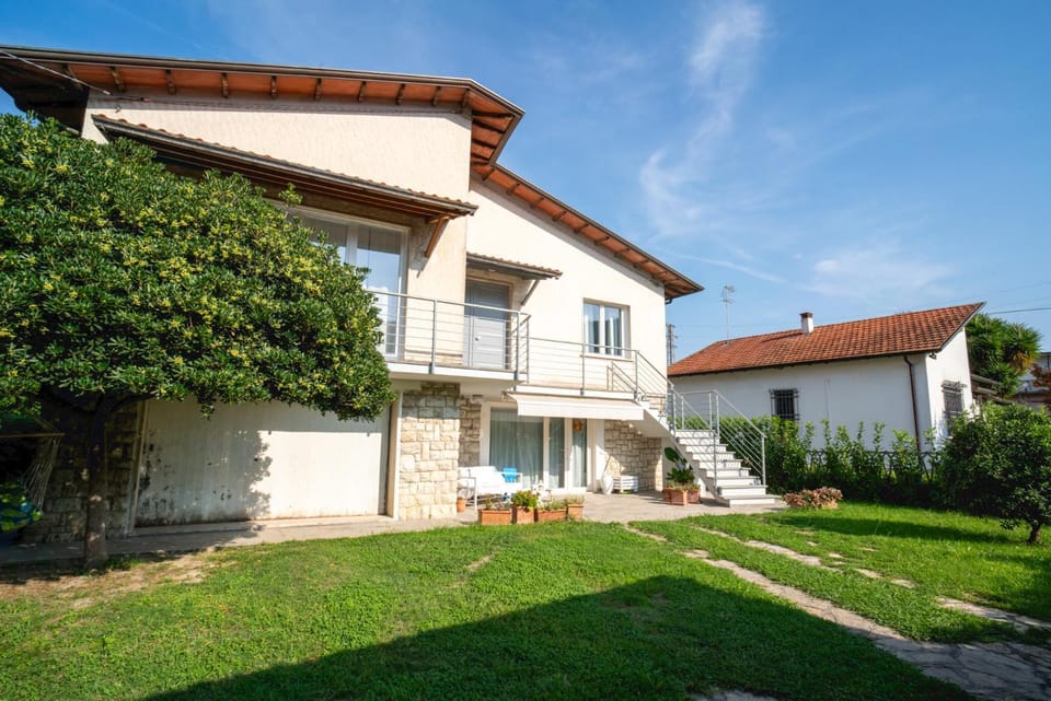 Property building, Spring, Garden, Garden view