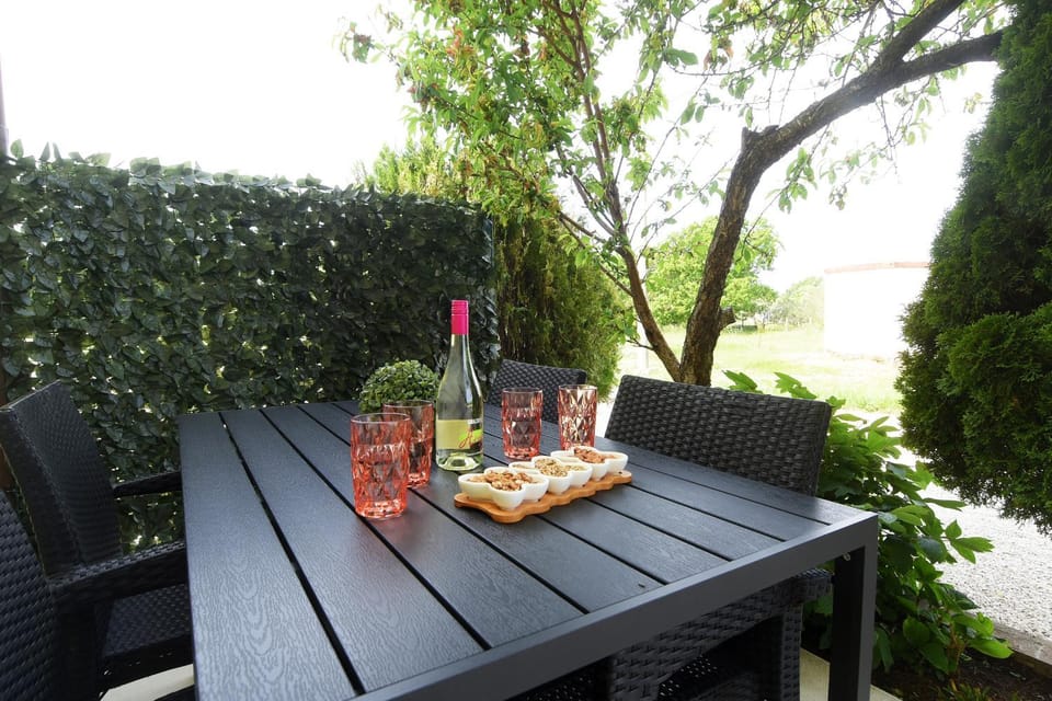 Patio, Garden, Garden, Food and drinks, Garden view