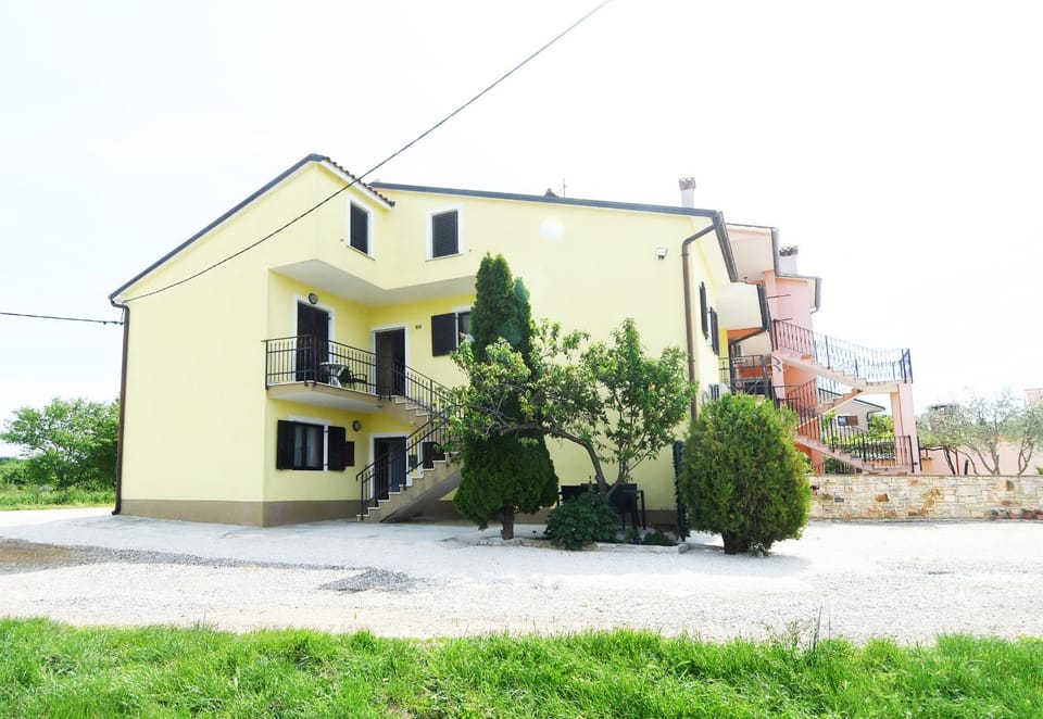 Property building, Neighbourhood, Garden, Street view