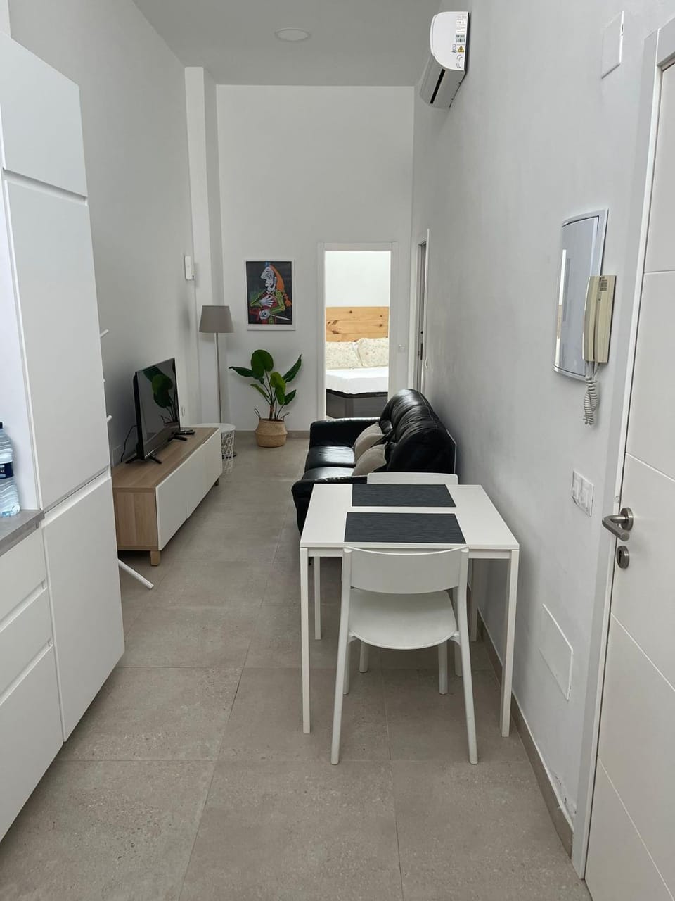 TV and multimedia, Kitchen or kitchenette, Living room, Seating area, Dining area, hair dresser
