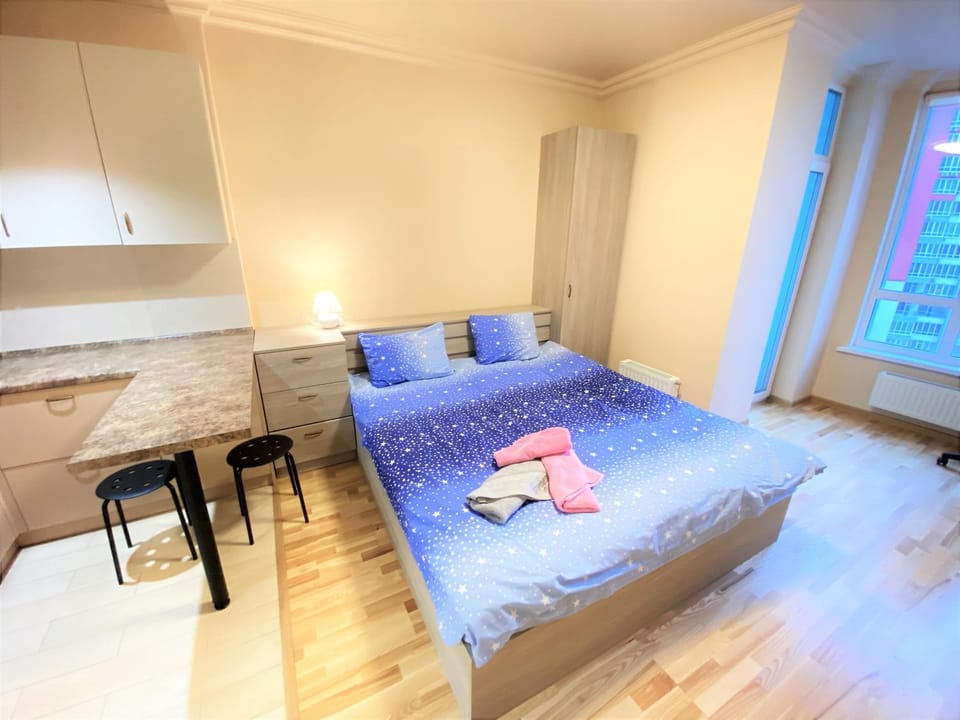 Bed, Photo of the whole room, towels