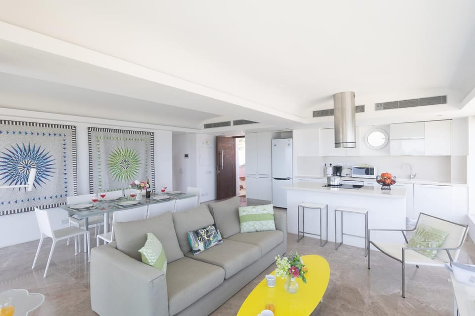 Living room, Seating area, Dining area, kitchen