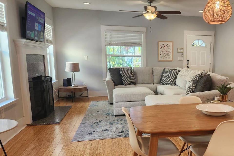 Beautiful Bay to Bay Sanctuary Charming South Tampa Craftsman Home Near Bayshore House in Tampa