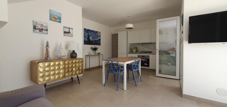 Communal lounge/ TV room, TV and multimedia, Kitchen or kitchenette, Living room, Seating area, Dining area, Evening entertainment, oven