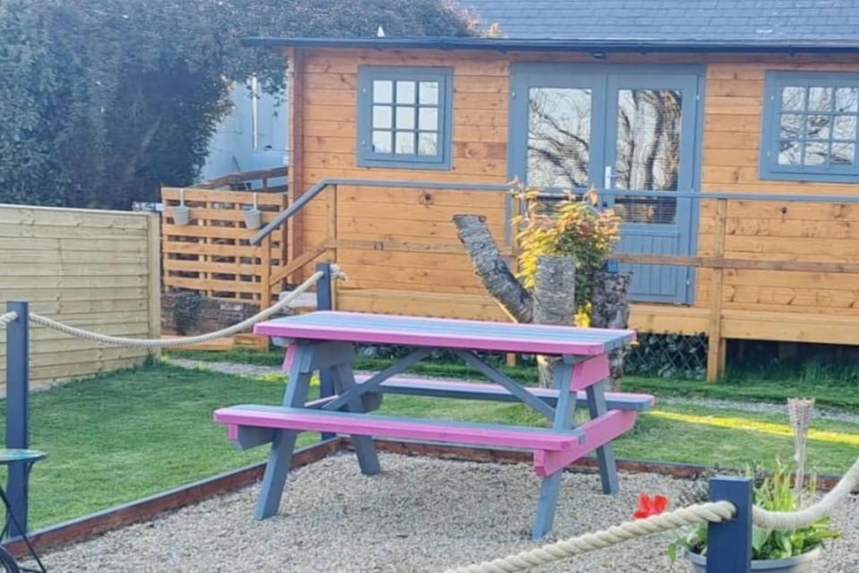 Property building, Patio, Spring, Garden, Dining area, Garden view