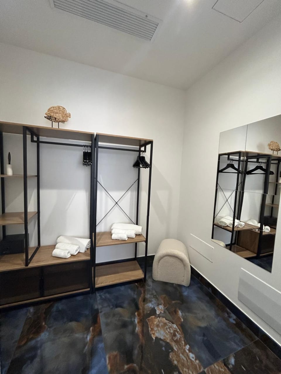 towels, wardrobe