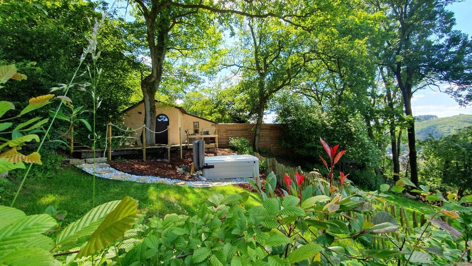 Property building, Garden, Garden, Garden view, Garden view, Mountain view, Mountain view