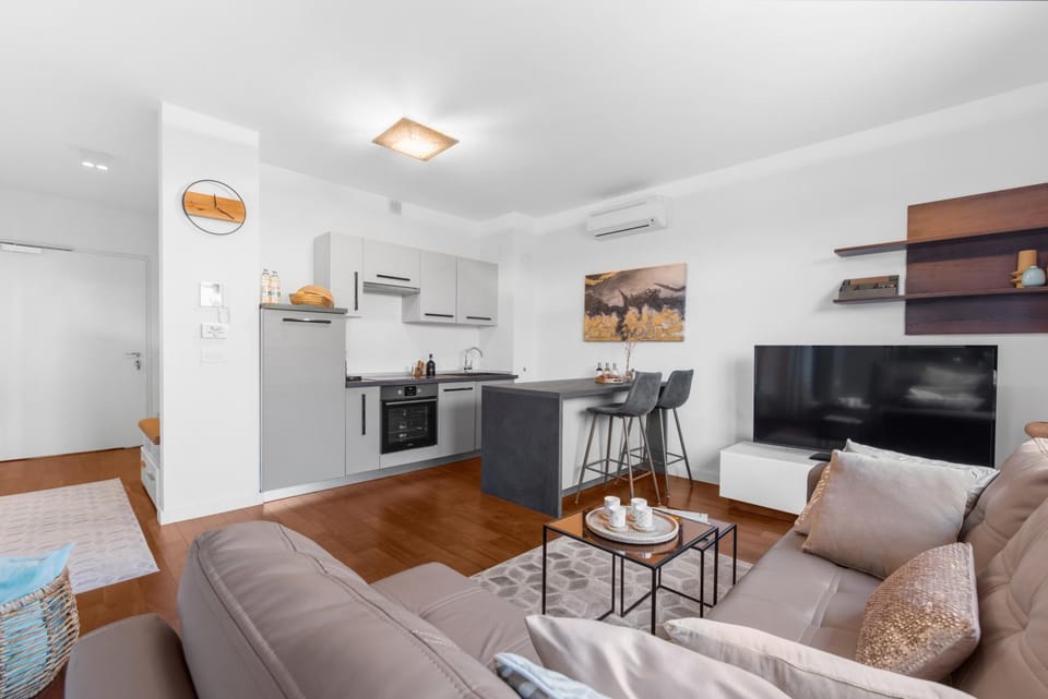 TV and multimedia, Kitchen or kitchenette, Living room, Seating area, Dining area, dishwasher, minibar, pet friendly, stove