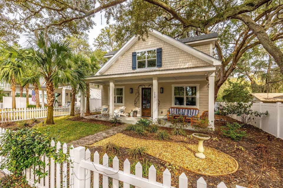 Oak Isle Cottage House in Saint Simons Island