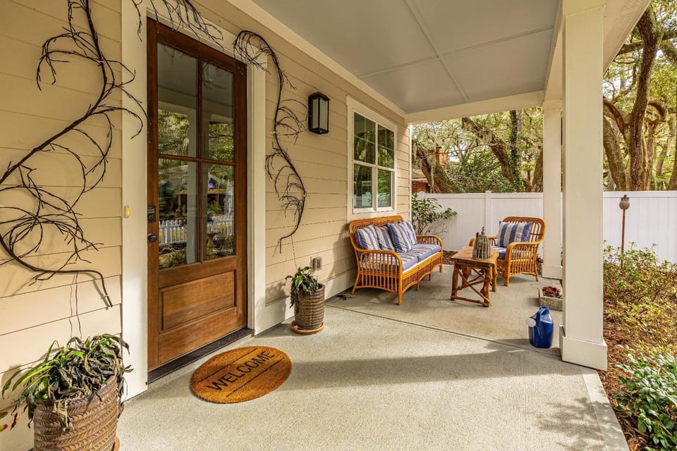 Oak Isle Cottage House in Saint Simons Island