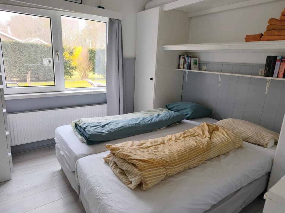 Vakantiehuis Hollum Ameland dichtbij strand en met ruime tuin - Ameland39 nl House in Friesland, Netherlands