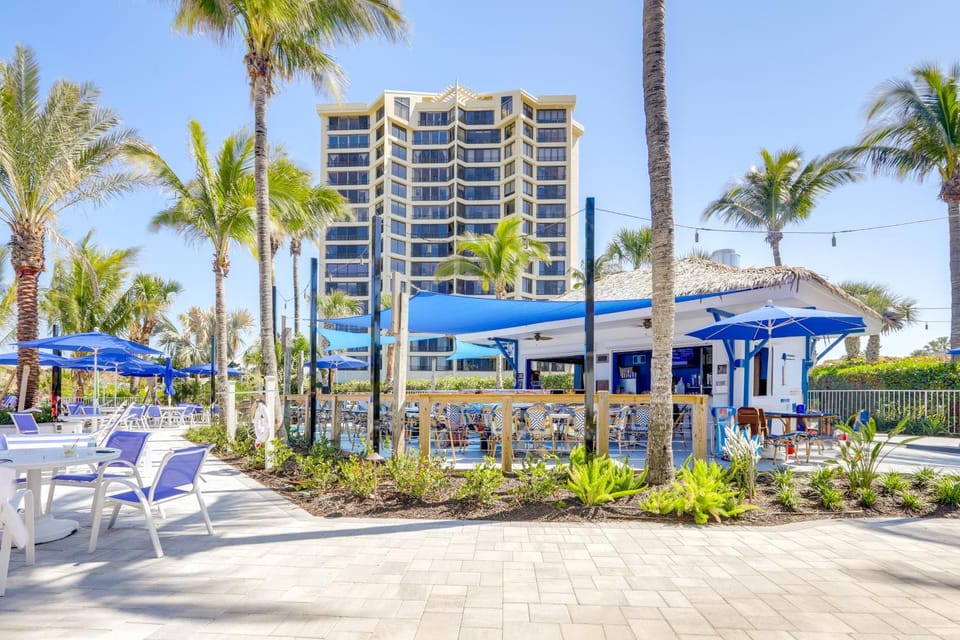 Sunny Ocean Village Beach Condo: Community Pool House in Fort Pierce