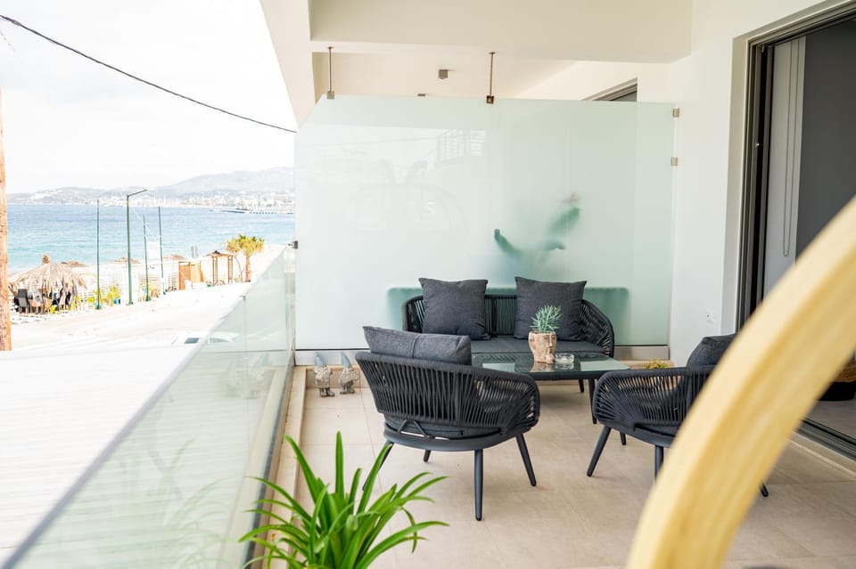 Patio, Day, Natural landscape, View (from property/room), Balcony/Terrace, Living room, Seating area