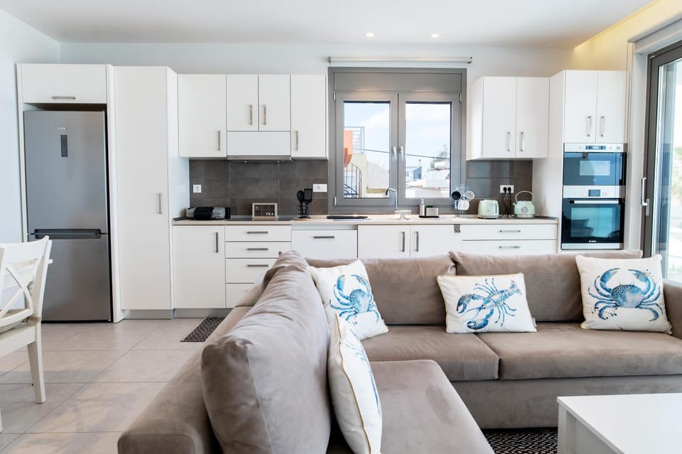 Kitchen or kitchenette, Dining area, dishwasher, minibar, pet friendly, stove