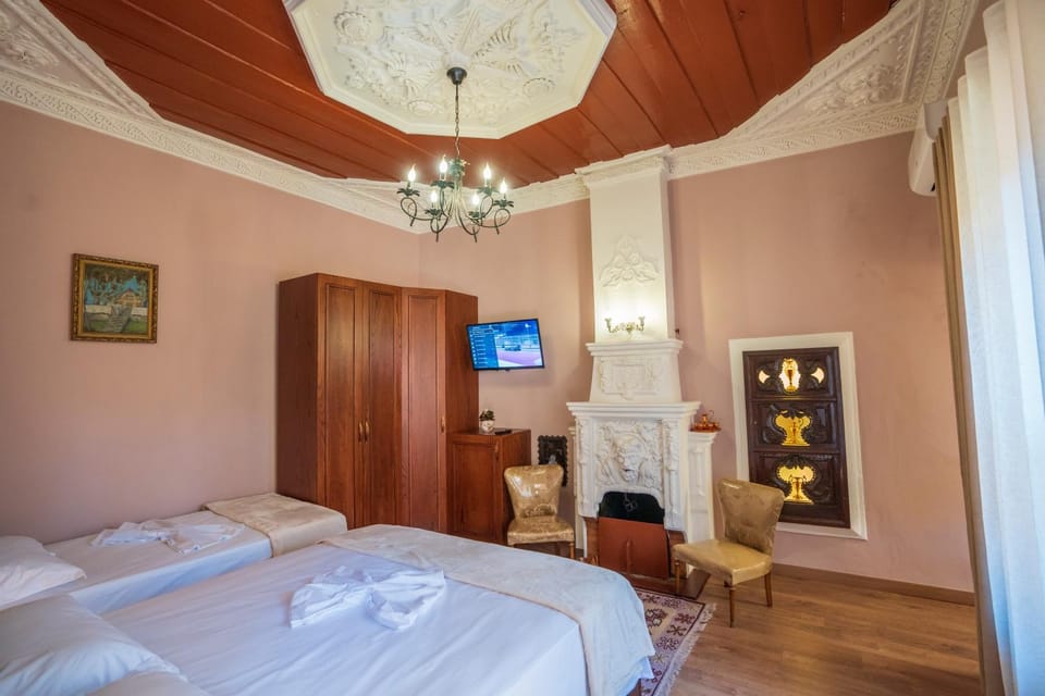 Bed, TV and multimedia, Bedroom, wardrobe