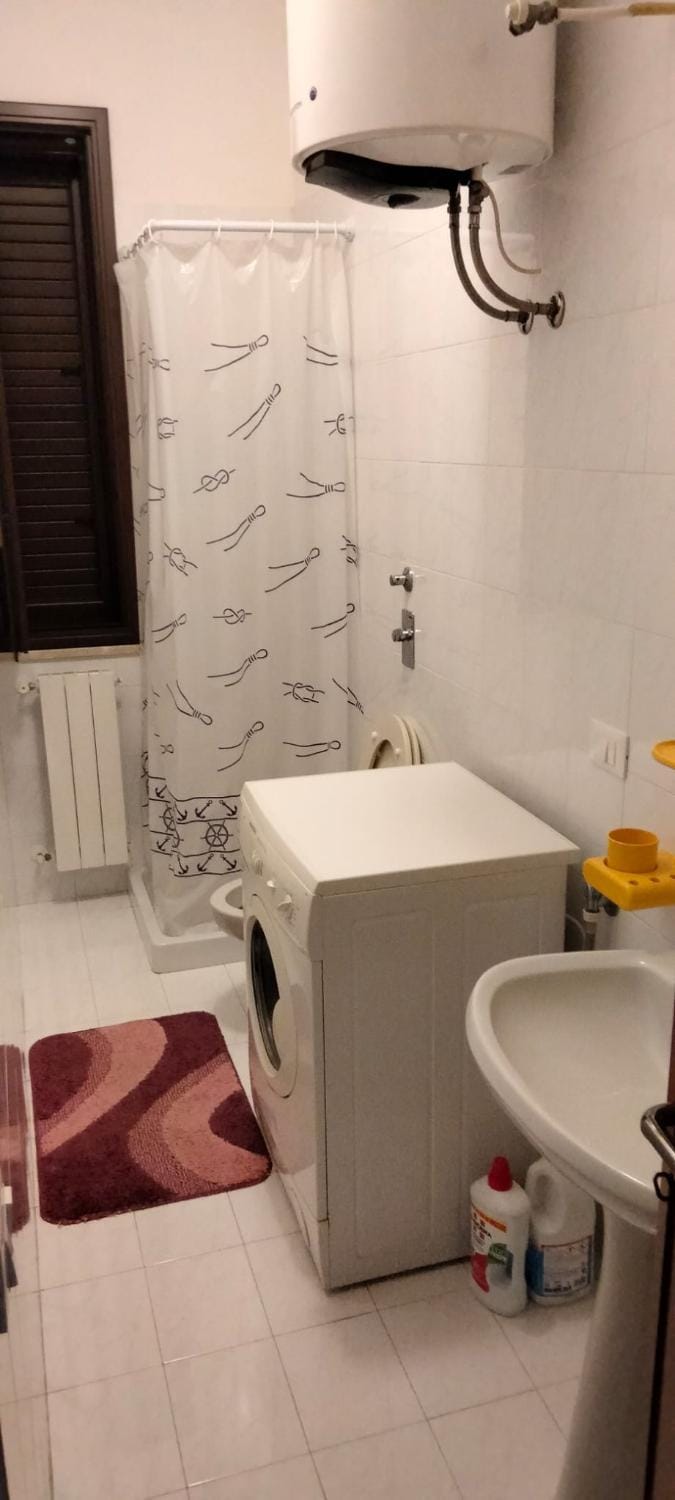 Toilet, Bathroom, towels, washing machine