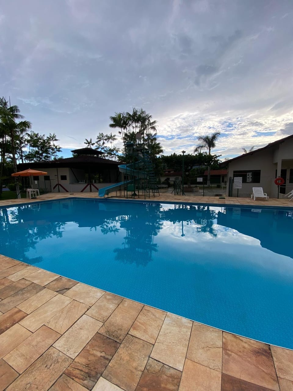 Day, Swimming pool