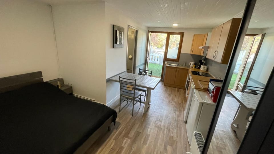 Maisonnette studio jardinet Apartment in Gréoux-les-Bains