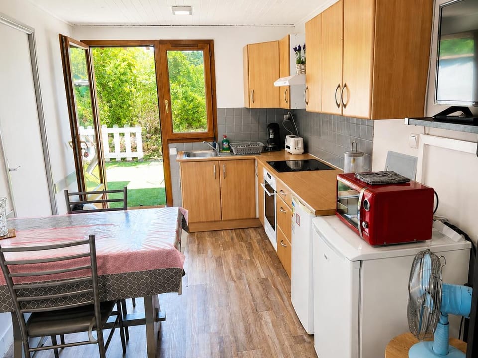 Maisonnette cosy avec jardinet et parking privatif Apartment in Gréoux-les-Bains