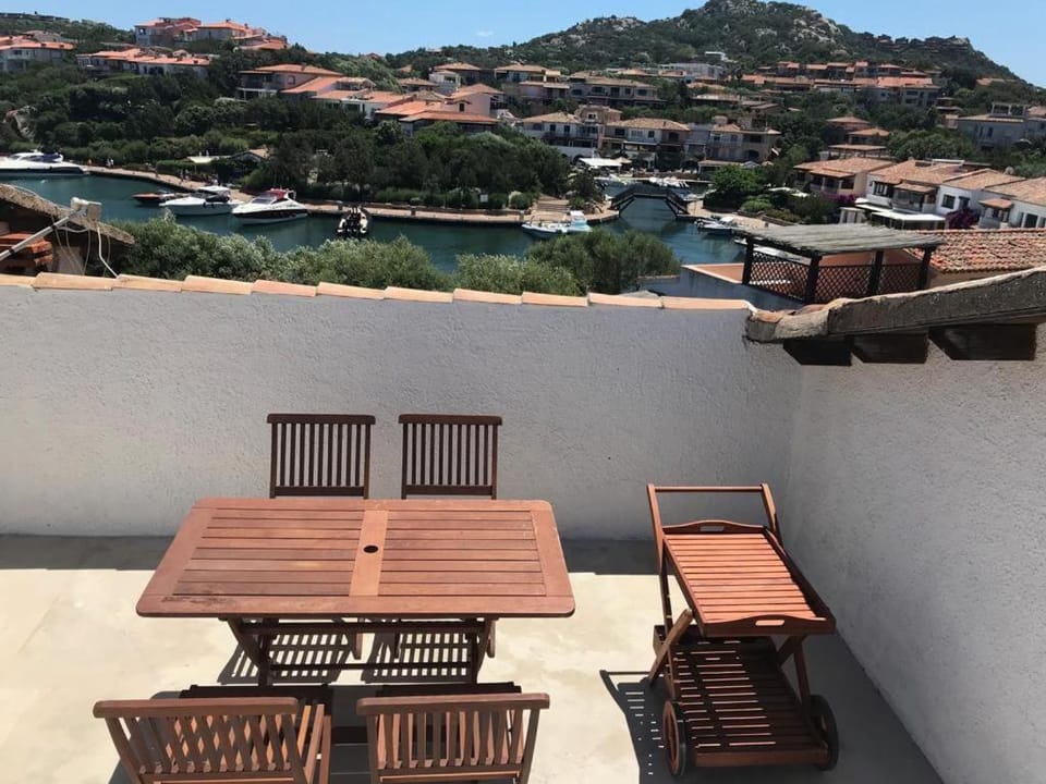 Natural landscape, Balcony/Terrace, Dining area, City view, Sea view